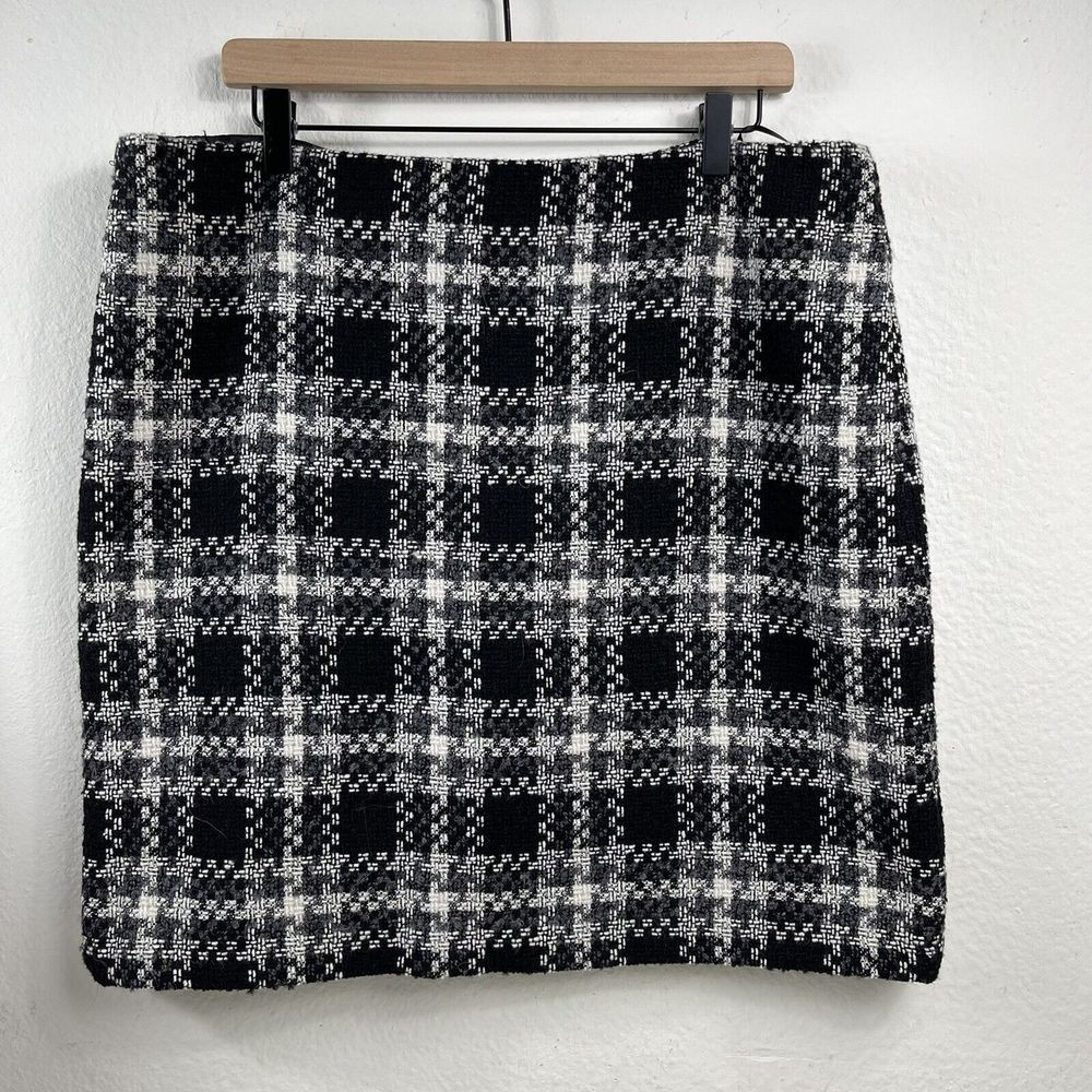 EUC M&S Wool Blend Black Plaid Grey Checker Knit Skirt Size 12 W37 L20